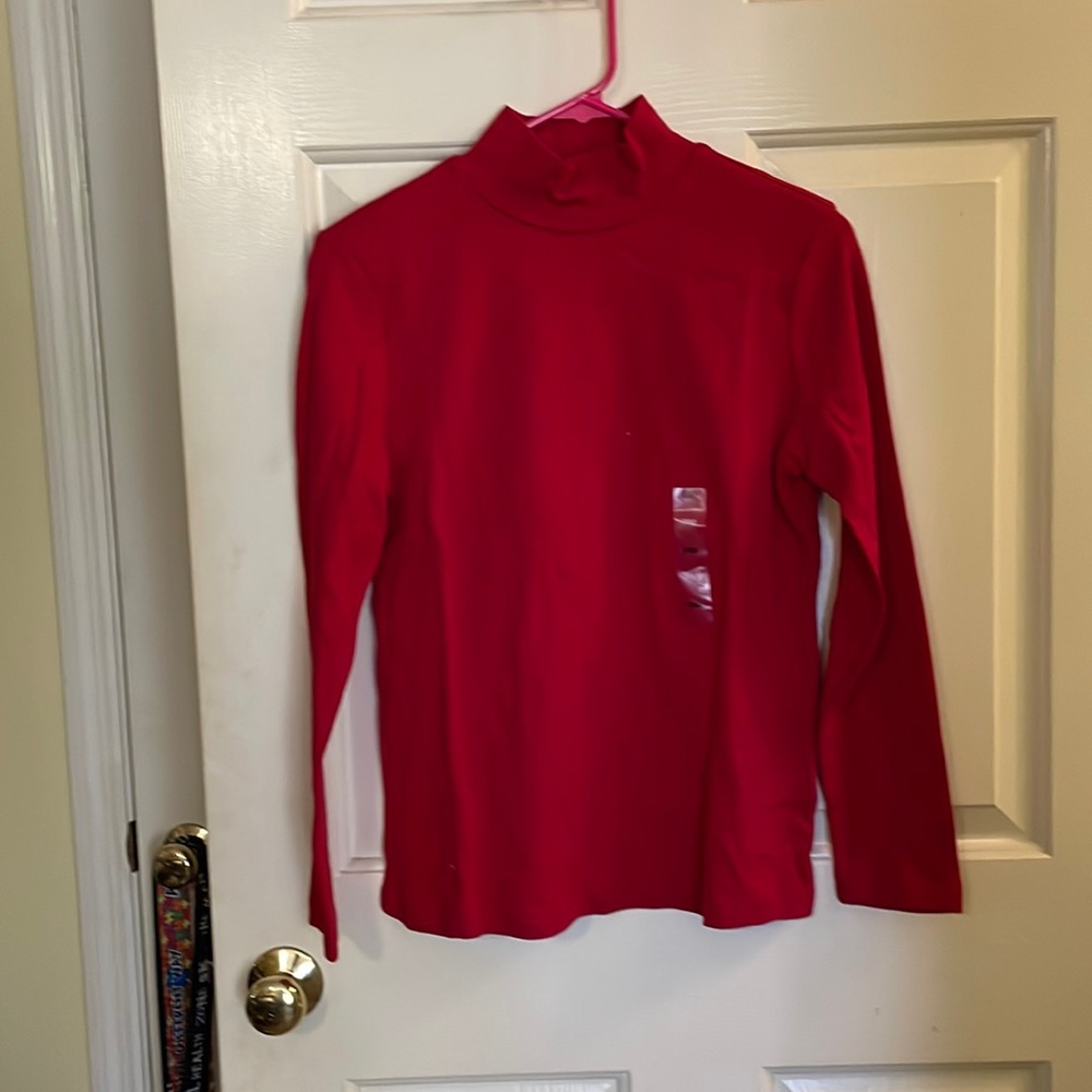 Red mock turtleneck tee. PM.
